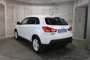 Белый Mitsubishi ASX 1.6 MT (117 л.с.) 2012 фото 7