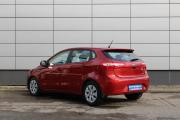 Красный Kia Rio 6-speed 1.6 MT (123 л.с.) 2014 фото 7