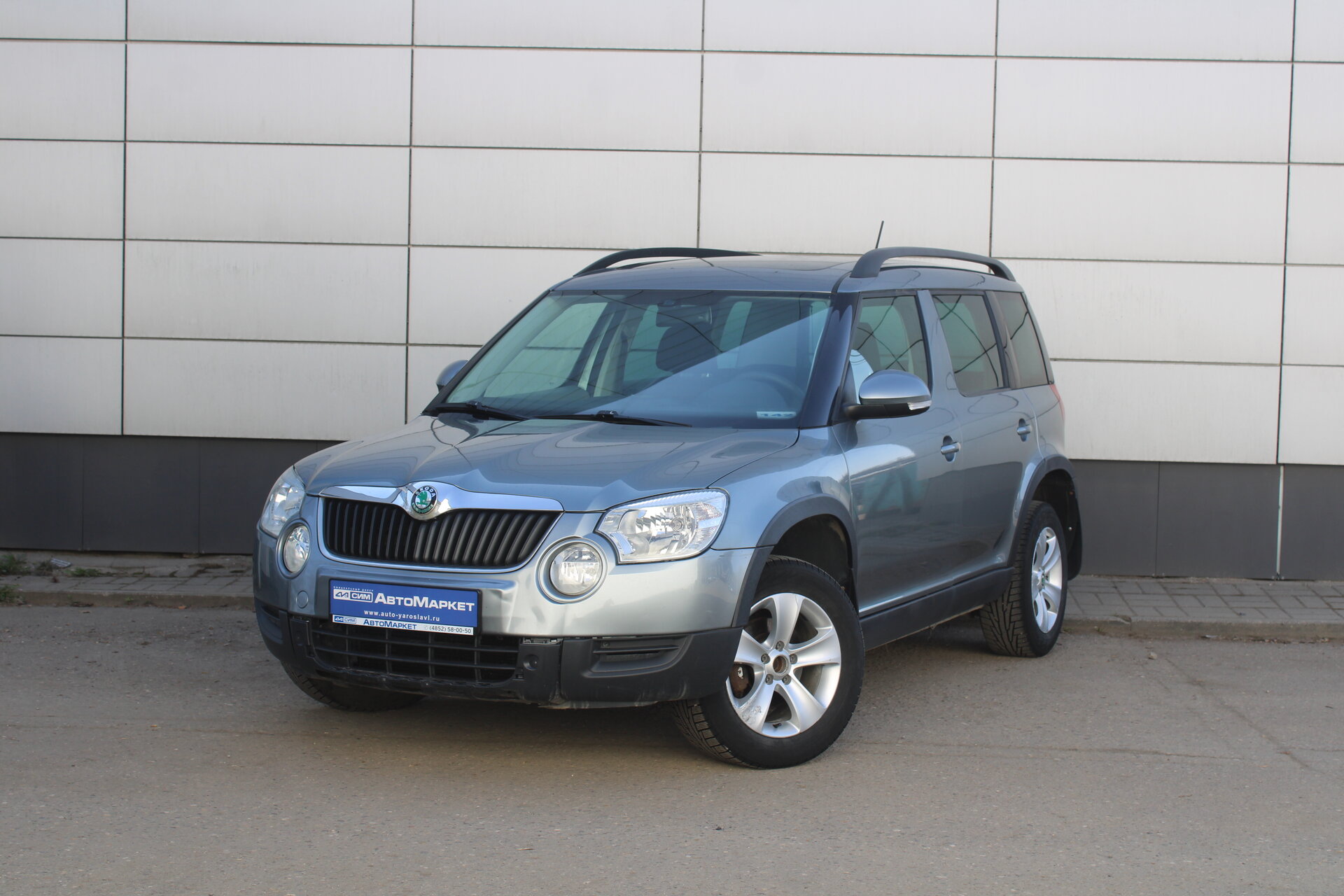 Серый Skoda Yeti 1.2 MT (105 л.с.) 2012