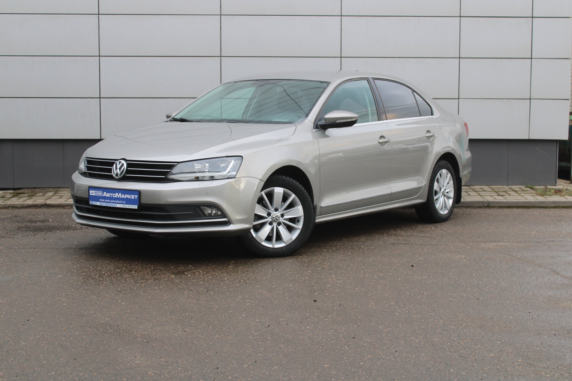 Серый Volkswagen Jetta 1.6 AT (110 л.с.) 2017