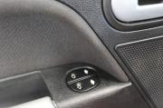 красный Ford Fusion 1.4 MT (80 л.с.) 2009 фото 20
