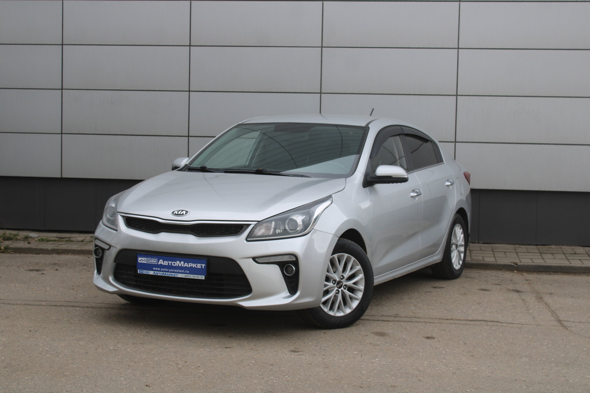 Серебряный Kia Rio, IV 1.6 MT (123 л.с.) 2017