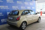 бежевый Kia Rio 1.4 AT (97 л.с.) 2010 фото 6