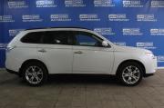 белый Mitsubishi Outlander 2.4 CVT (167 л.с.) 4WD 2013 фото 3
