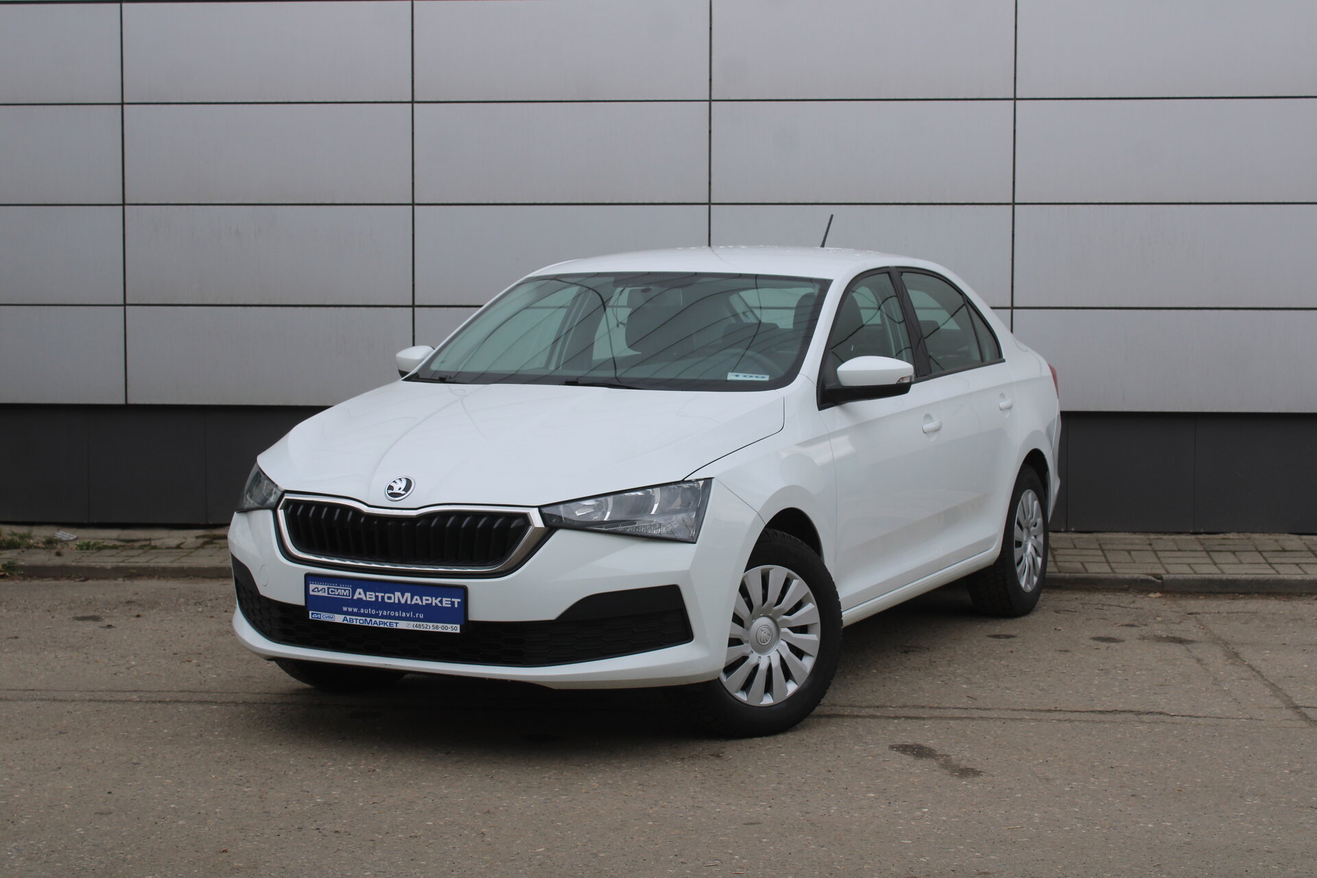 Белый Skoda Rapid 1.6 AT (110 л.с.) 2020