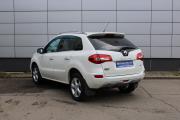 Белый Renault Koleos 2.5 CVT (171 л.с.) 4WD 2012 фото 7
