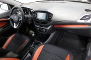 Оранжевый Lada (ВАЗ) Vesta SW Cross 1.6 MT (106 л.с.) 2019 фото 10