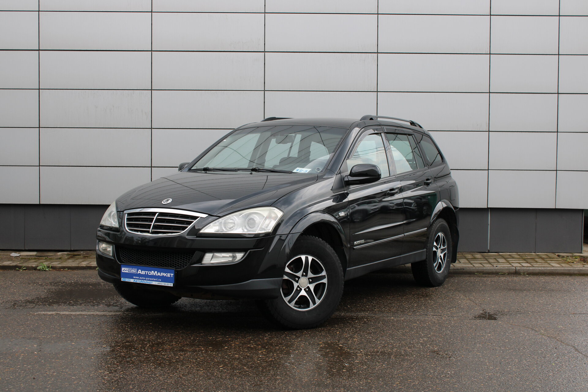 Черный SsangYong Kyron 5-speed 2.0d AT (141 л.с.) 4WD 2011