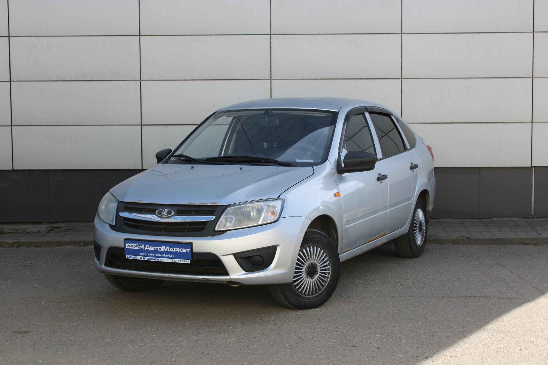 Серебряный Lada (ВАЗ) Granta 1.6 MT (87 л.с.) 2015