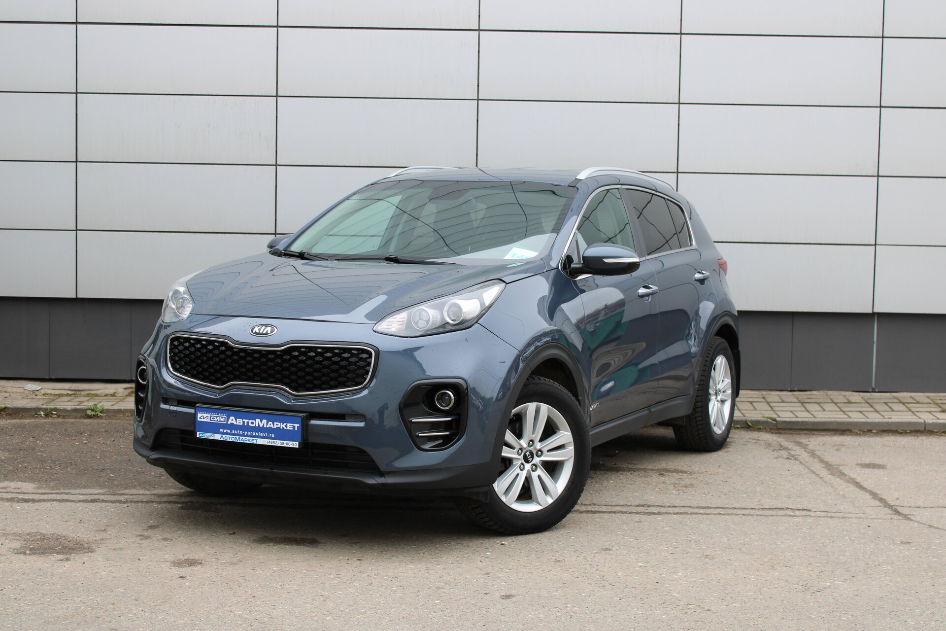 Синий Kia Sportage, IV 2.0 AT (150 л.с.) 4WD 2017