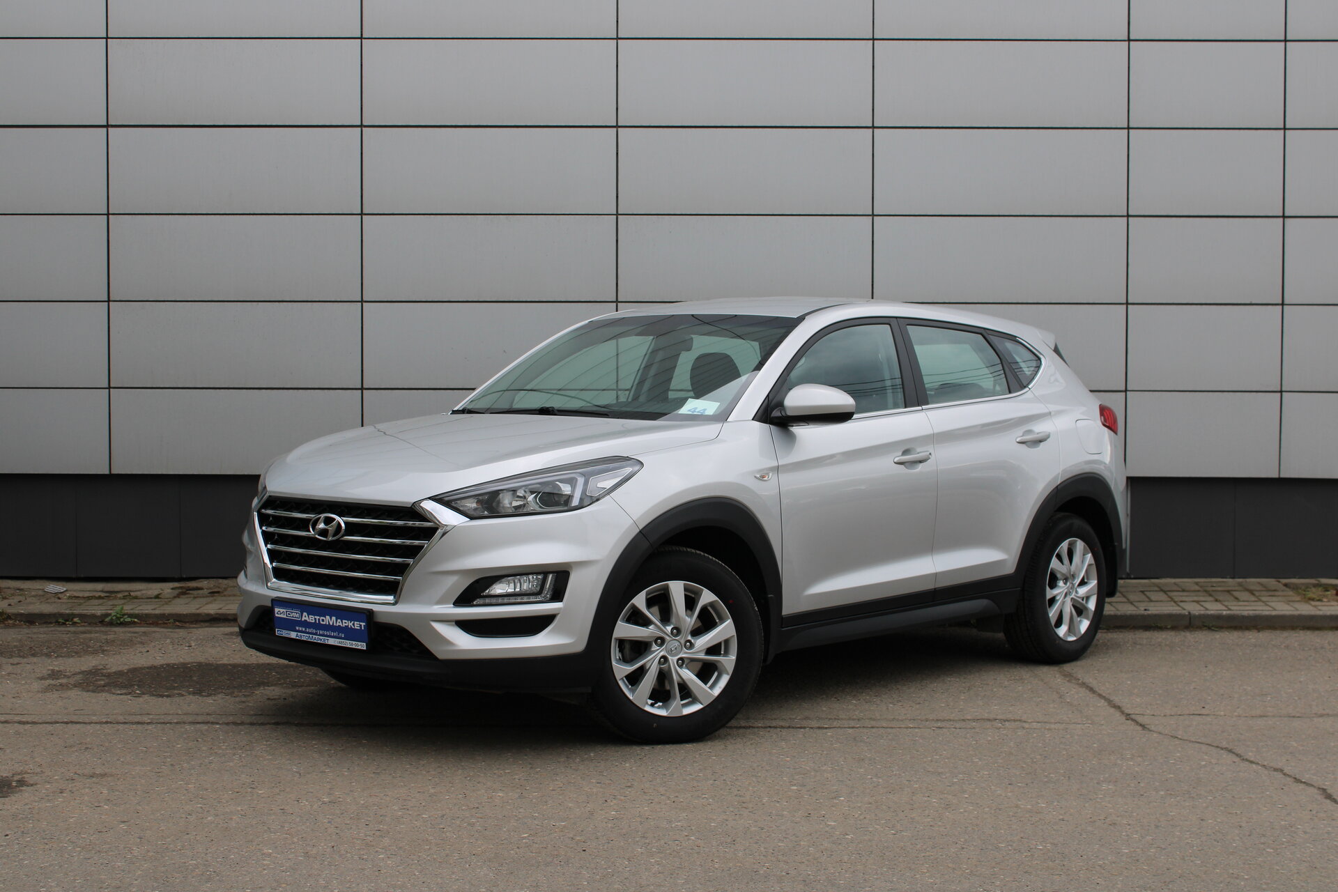Серый Hyundai Tucson 2.0 AT (150 л.с.) 2020