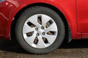 Красный Kia Rio 6-speed 1.6 MT (123 л.с.) 2014 фото 13