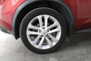 Красный Nissan Juke 1.6 CVT (117 л.с.) 2013 фото 12
