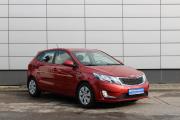 Красный Kia Rio 6-speed 1.6 MT (123 л.с.) 2014 фото 2