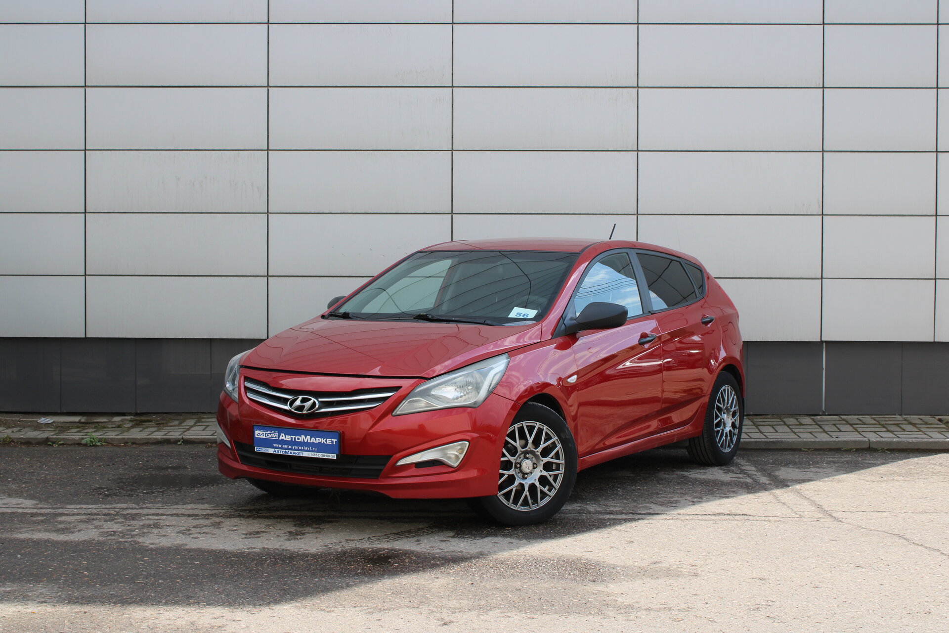 Красный Hyundai Solaris 1.4 AT (107 л.с.) 2014