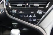 белый Toyota Camry 2.5 AT (200 л.с.) 2021 фото 20
