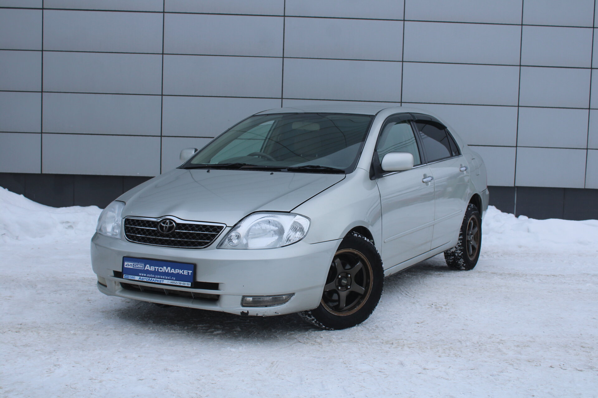 Серебряный Toyota Corolla 1.8 AT (136 л.с.) 2002
