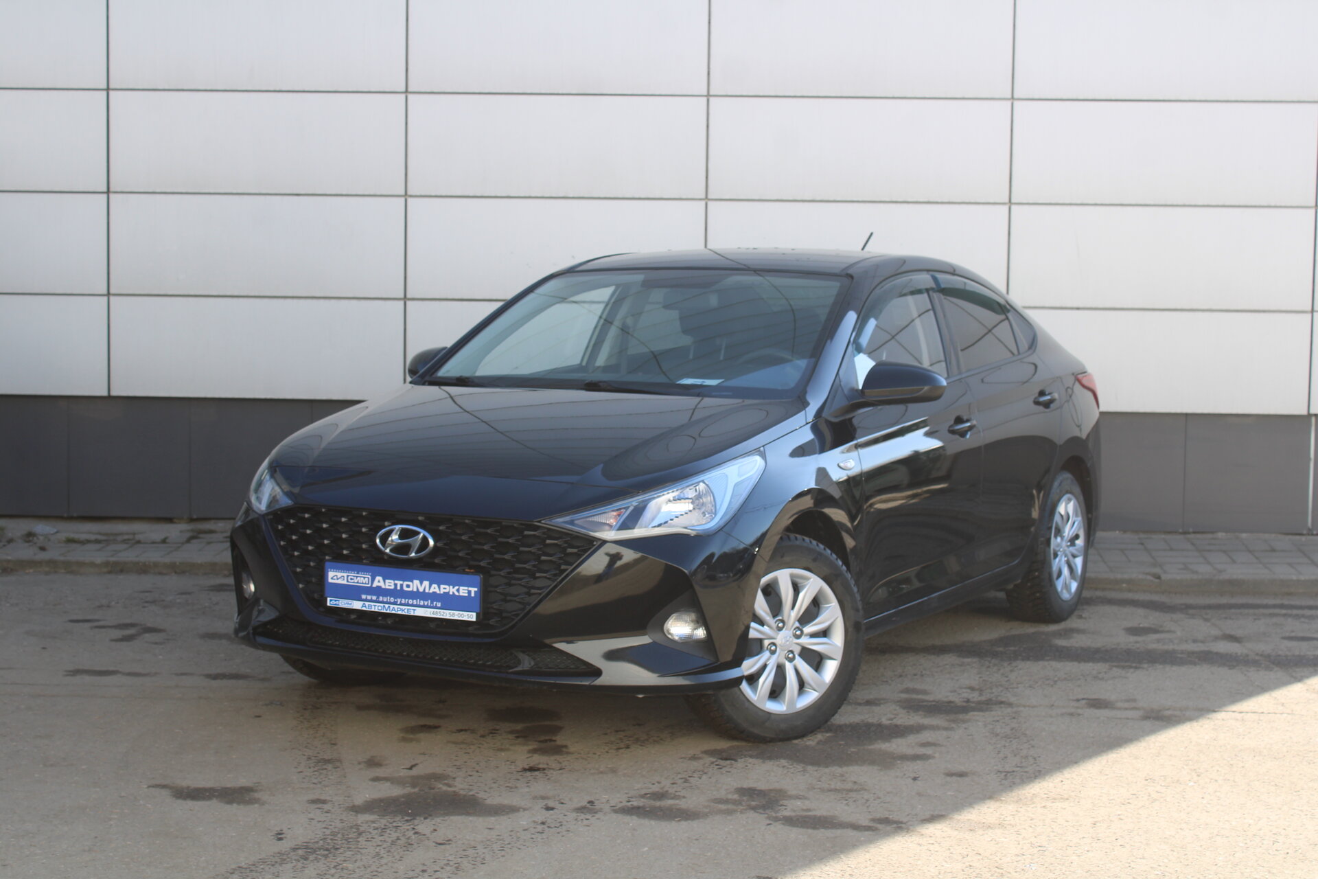 Черный Hyundai Solaris 1.6 AT (123 л.с.) 2020