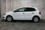 Белый Volkswagen Polo 1.2 MT (70 л.с.) 2009 фото 4
