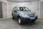 Серый Chevrolet Niva 1.7 MT (80 л.с.) 4WD 2011 фото 2