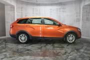 Оранжевый Lada (ВАЗ) Vesta SW Cross 1.6 MT (106 л.с.) 2019 фото 3