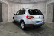 Серый Volkswagen Tiguan 1.4 MT (150 л.с.) 4WD 2009 фото 7