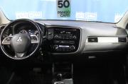 черный Mitsubishi Outlander 2.0 CVT (146 л.с.) 4WD 2013 фото 15