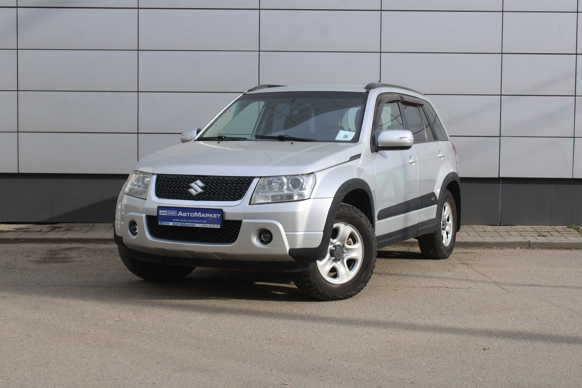 Серебряный Suzuki Grand Vitara 2.0 MT (140 л.с.) 4WD 2011