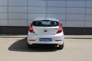 Серебряный Hyundai Solaris 1.4 MT (107 л.с.) 2016 фото 6