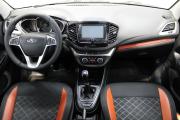 Оранжевый Lada (ВАЗ) Vesta SW Cross 1.6 MT (106 л.с.) 2019 фото 8