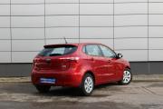 Красный Kia Rio 6-speed 1.6 MT (123 л.с.) 2014 фото 5