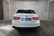 Белый Toyota Camry 2.5 AT (200 л.с.) 2021 фото 6