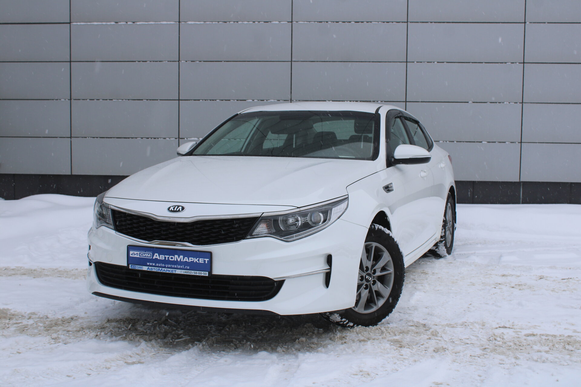Белый Kia Optima, IV 2.0 MT (150 л.с.) 2018