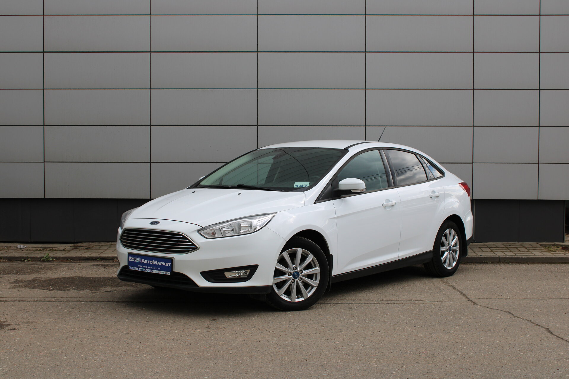 Белый Ford Focus 1.6 MT (125 л.с.) 2019