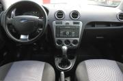 красный Ford Fusion 1.4 MT (80 л.с.) 2009 фото 7