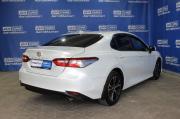 белый Toyota Camry 2.5 AT (200 л.с.) 2021 фото 3