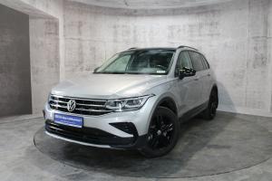 Серый Volkswagen Tiguan 2.0 AMT (180 л.с.) 4WD 2021