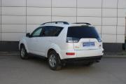 Белый Mitsubishi Outlander 2.0 CVT (147 л.с.) 2010 фото 7