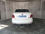 Белый Volkswagen Polo 1.6 MT (110 л.с.) 2016 фото 6