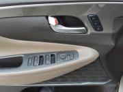бежевый Hyundai Santa Fe 2.2d AT (200 л.с.) 4WD 2019 фото 14