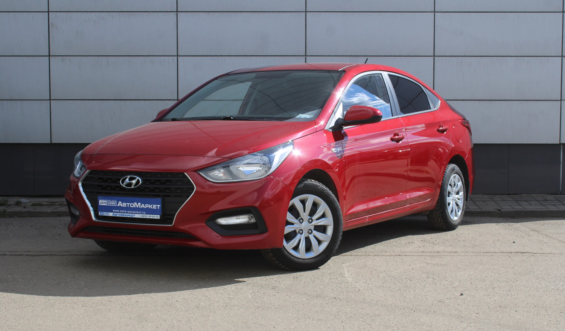 Красный Hyundai Solaris 1.6 AT (123 л.с.) 2018