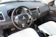 Белый Mitsubishi Outlander 2.0 CVT (147 л.с.) 2010 фото 9