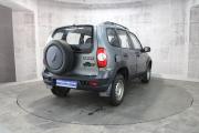 Серый Chevrolet Niva 1.7 MT (80 л.с.) 4WD 2011 фото 5