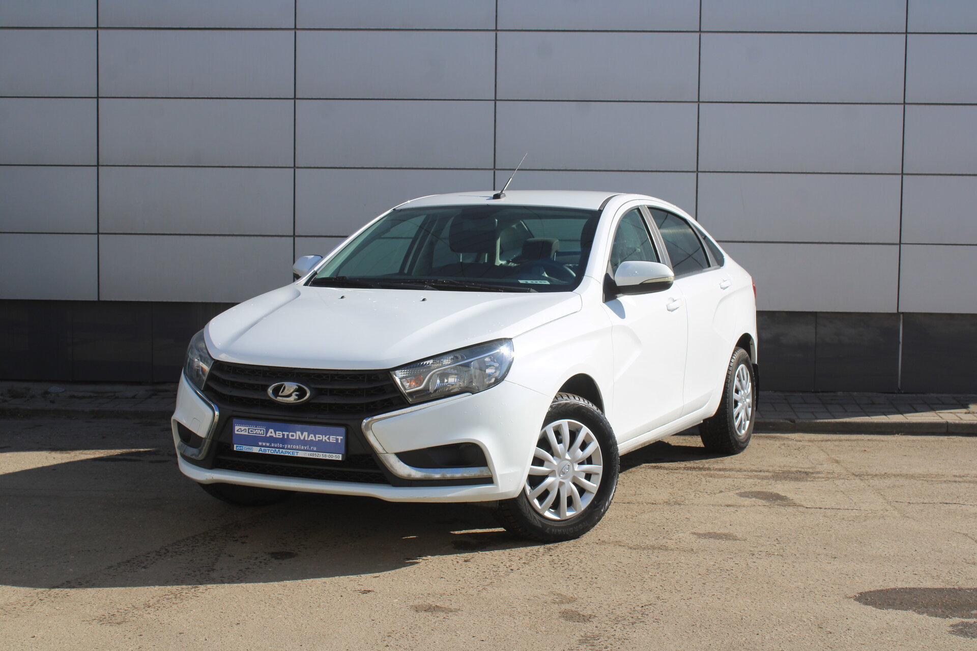 Белый Lada (ВАЗ) Vesta 1.6 MT (106 л.с.) 2017