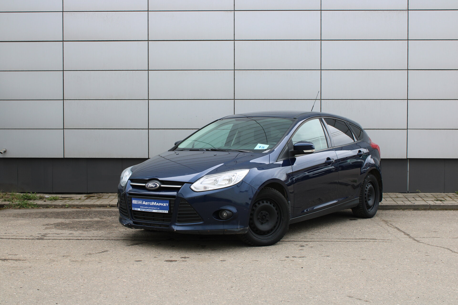 Синий Ford Focus 1.6 AMT (105 л.с.) 2012
