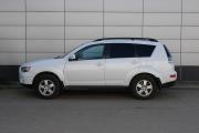 Белый Mitsubishi Outlander 2.0 CVT (147 л.с.) 2010 фото 4