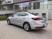 серебряный Hyundai Elantra 2.0 AT (150 л.с.) 2019 фото 2