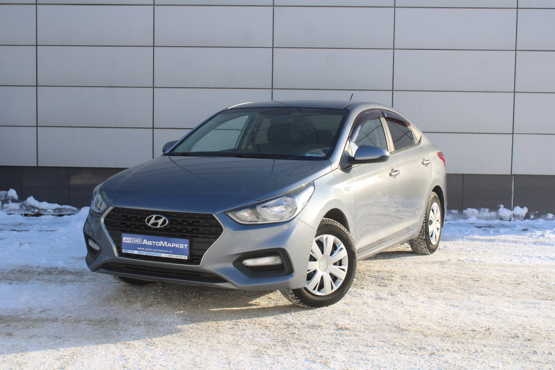 Серый Hyundai Solaris 1.6 MT (123 л.с.) 2017