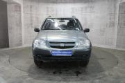 Серый Chevrolet Niva 1.7 MT (80 л.с.) 4WD 2011 фото 1