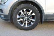 Серебряный Volkswagen Tiguan 1.4 AMT (150 л.с.) 4WD 2020 фото 13
